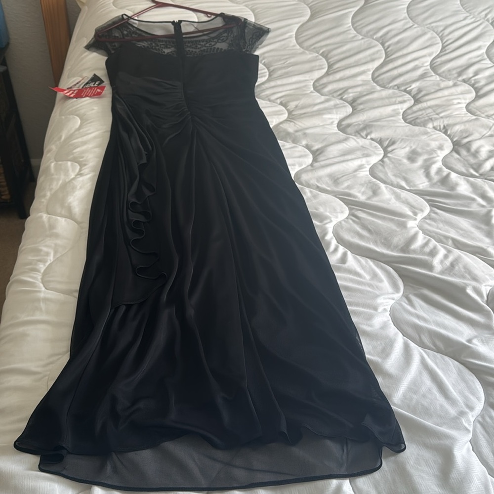 Elegant Black Lace Maxi Dress - Picture 5 of 5